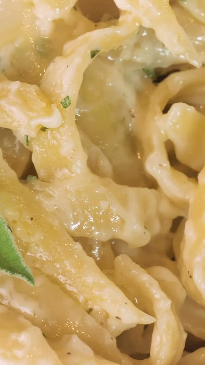 Fettuccine Alfredo